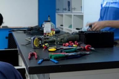 Coastal Sources Hands on test compares the time to connect 3 fixtures the old way, stripping wire and using wire nuts ....